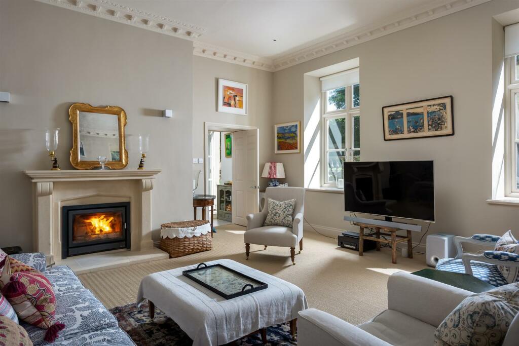 48 - 7 Sherborne Stables - GL54 3DW - Web.jpg
