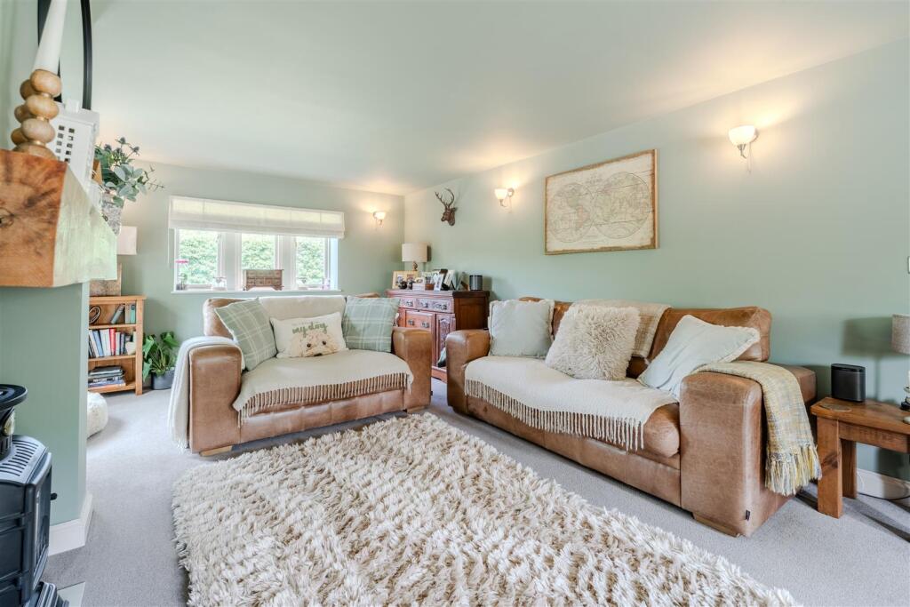 Living room-2.jpg