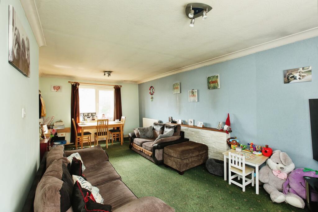 Lounge/Dining Room