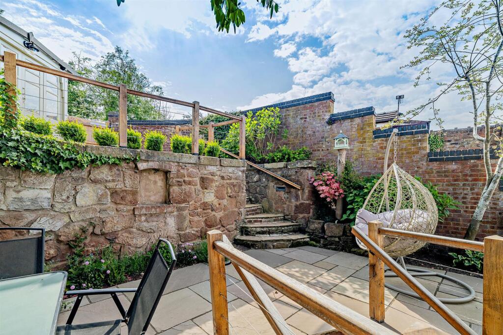 8648737-exterior08v2-800.jpg