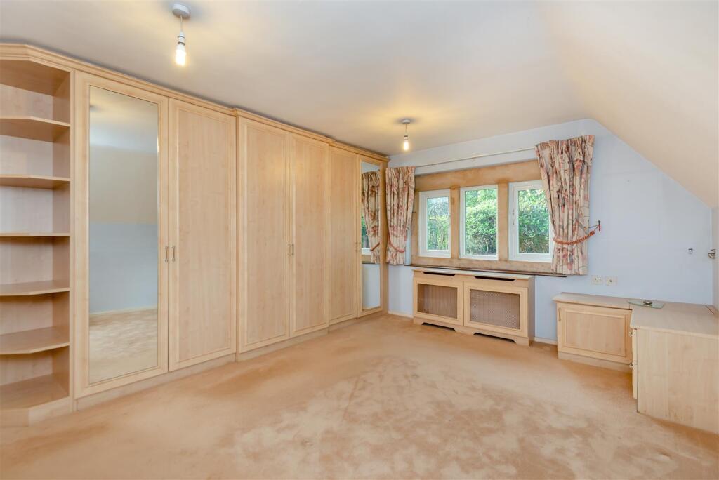 8633610-interior13.jpg