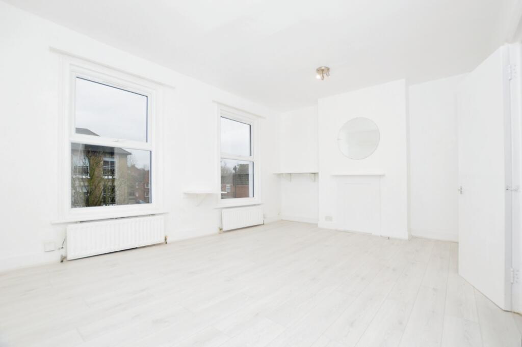 e179fed5-bedroom 202