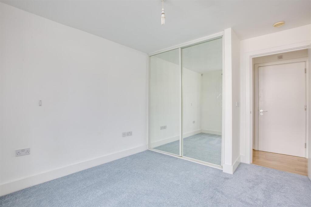 17 Ream Court, Ryemead Boulevard, HP11 1GG-2.jpg
