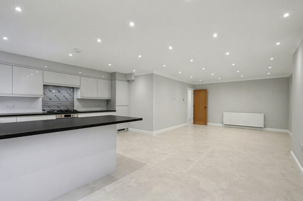 Wallis Avenue, Maidstone, Kent, ME15 9HS