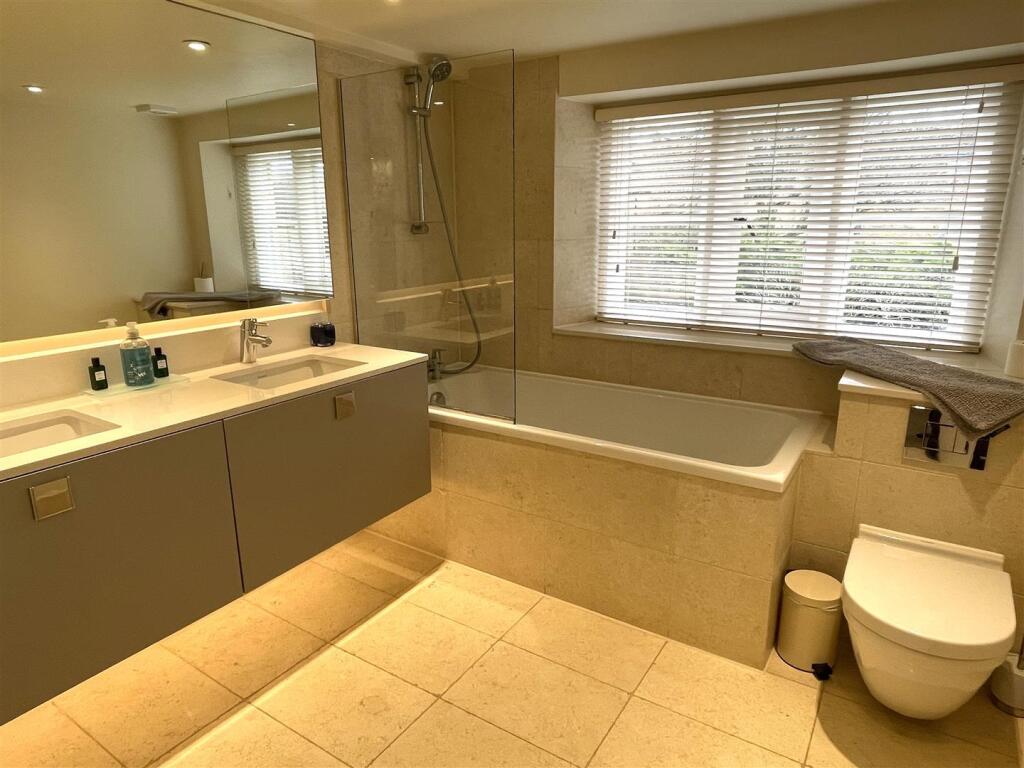 Family Bathroom.JPG