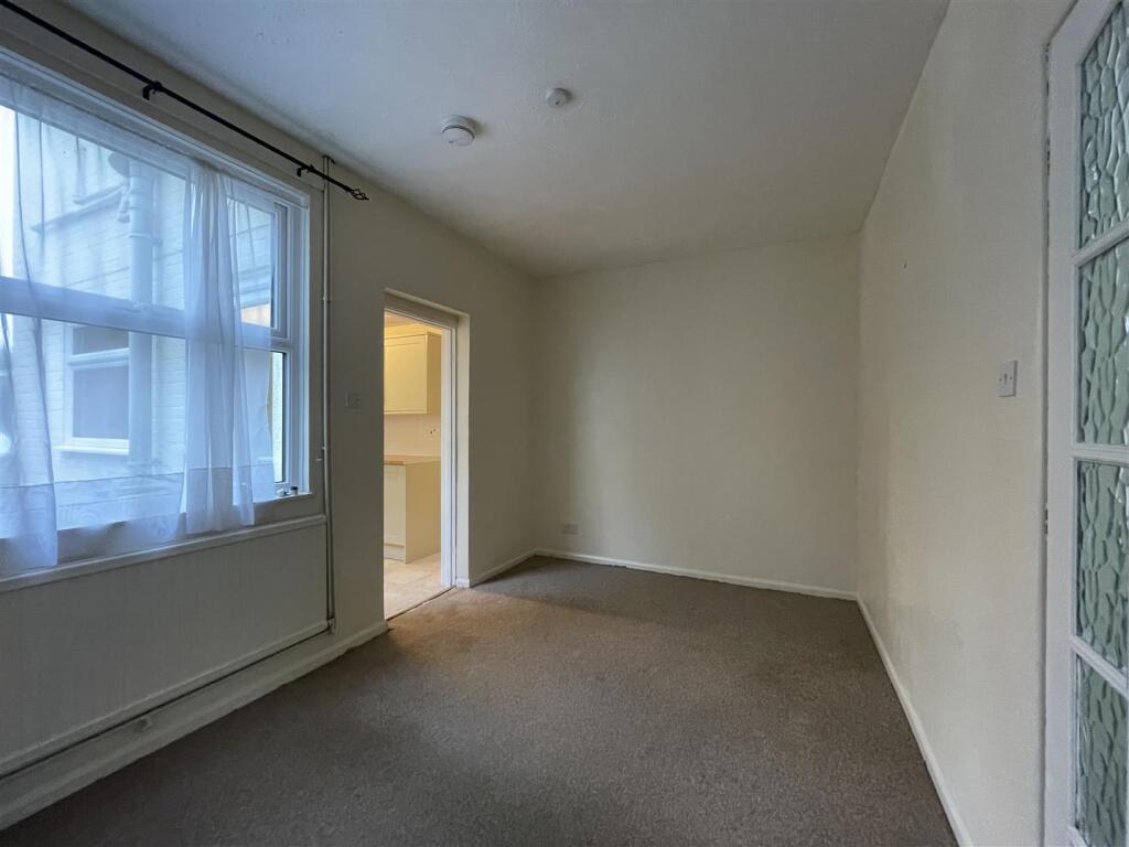 Dining Room (3).JPG