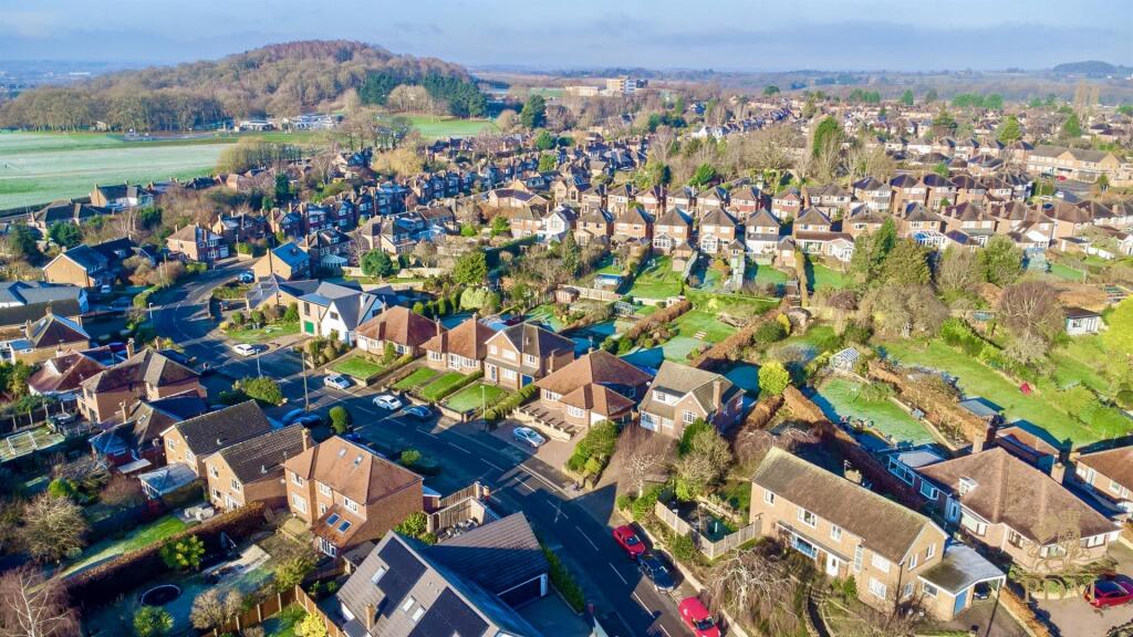 2 Arundel Drive Bramcote NG9 3FX