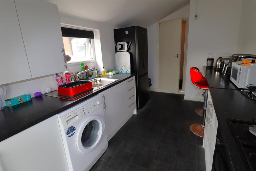 Top Floor Kitchen (3).JPG
