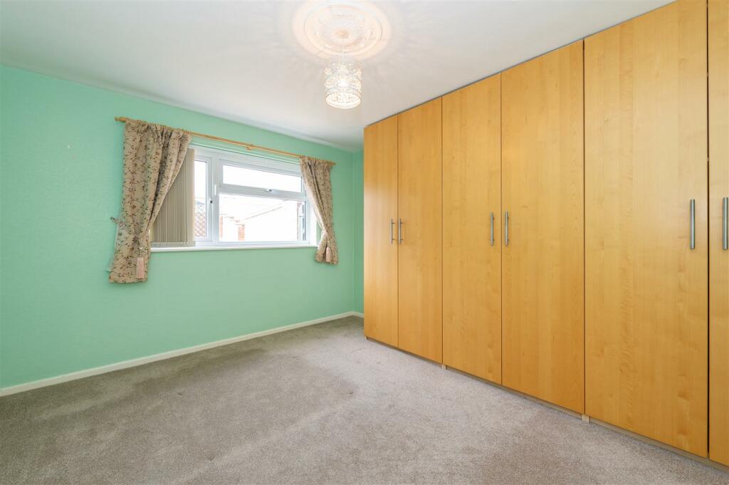 12 Highlow Avenue - internal-1.JPG