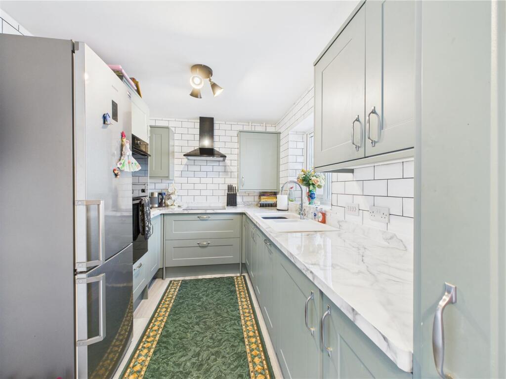 KITCHEN/ DINER