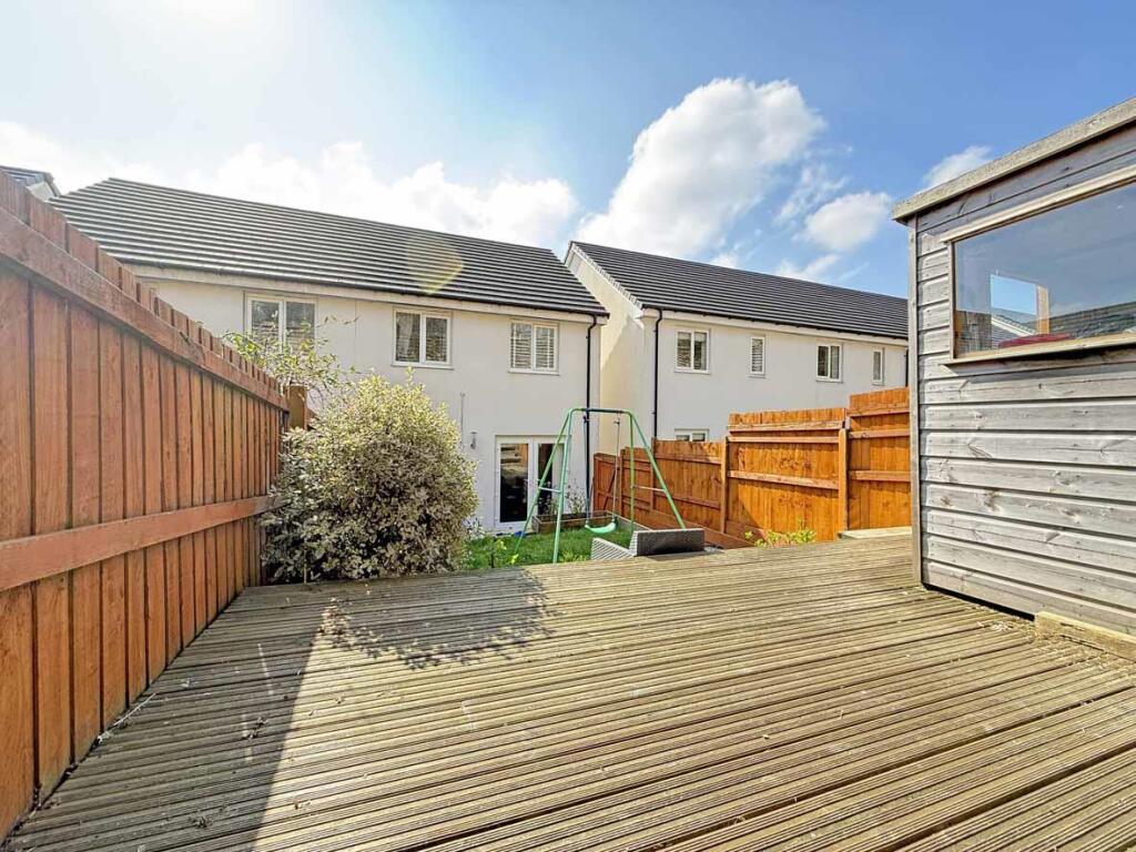 Bluebell Street 82 - Decking.JPG