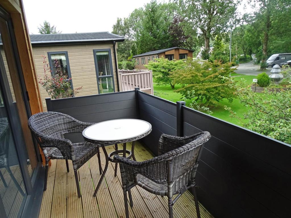 Lodge veranda2.jpg