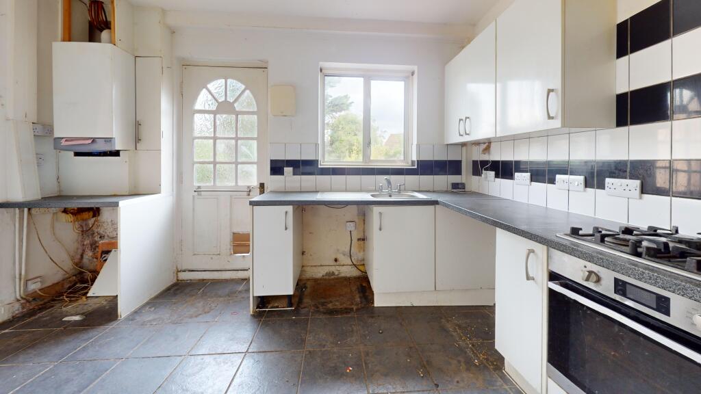 25 Pirbright Crescent, New Addington, Croydon, CR0 0RT