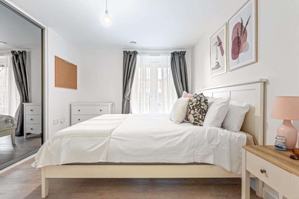 78 frank bed 2 mirror