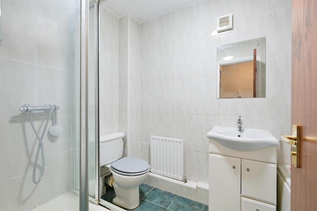 GRAYSHOT COURT, 2- (10).jpg