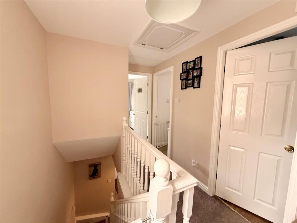 landing to stairs.jpg