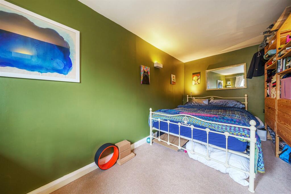 annexe main bedroom h.JPG