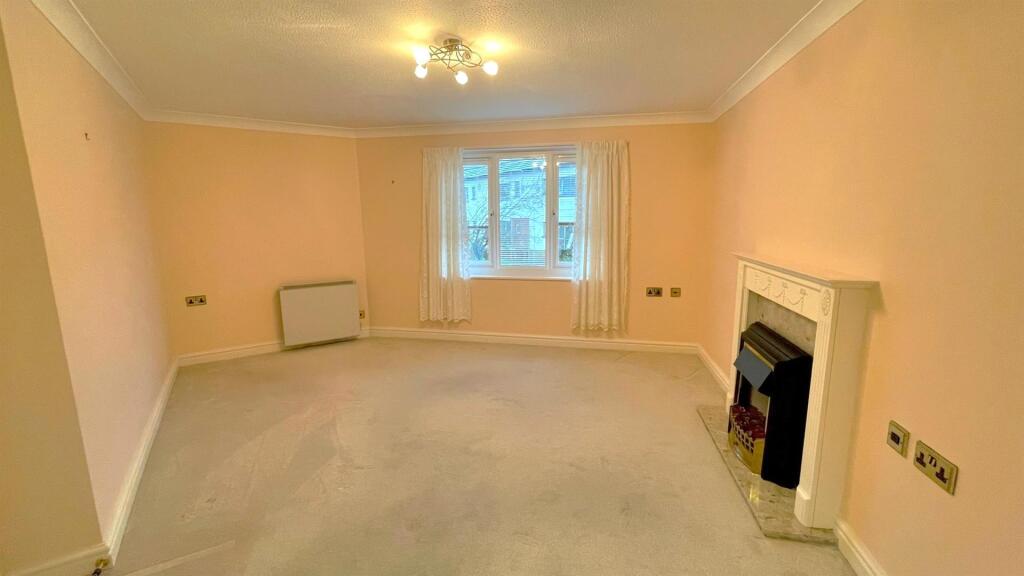 penrhyn ct 26 lounge pic 1.jpg