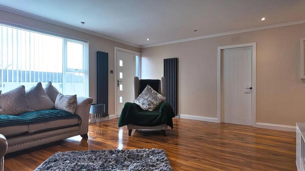 Lounge 3.jpg