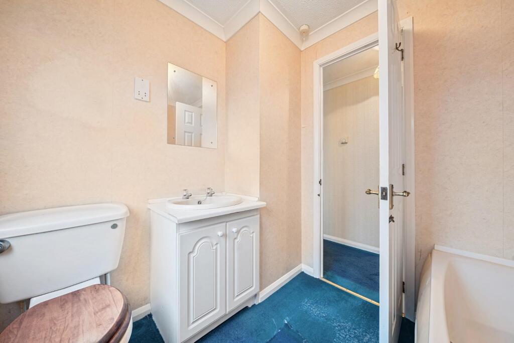 2nd view BATHROOM.jpg