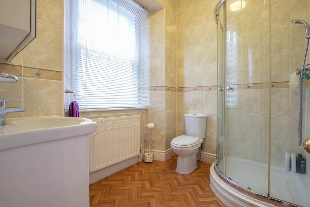 EN SUITE