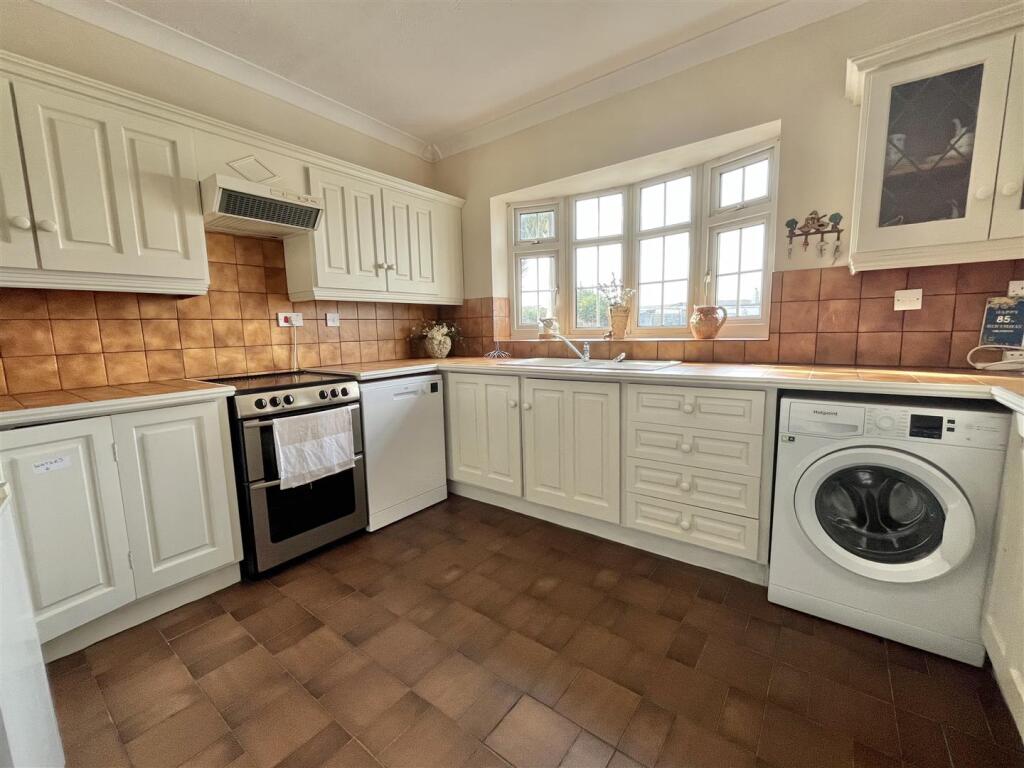 KITCHEN/ DINER