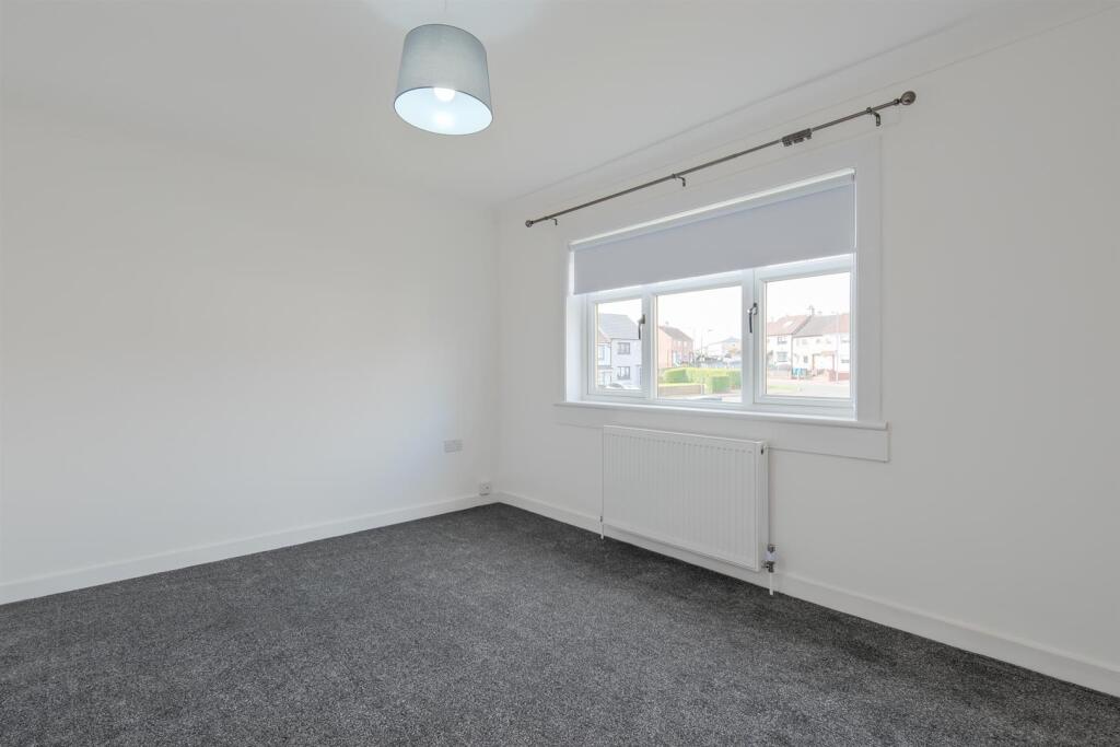 008-1 Innellin Crescent, Shotts ML4 4DB.jpg