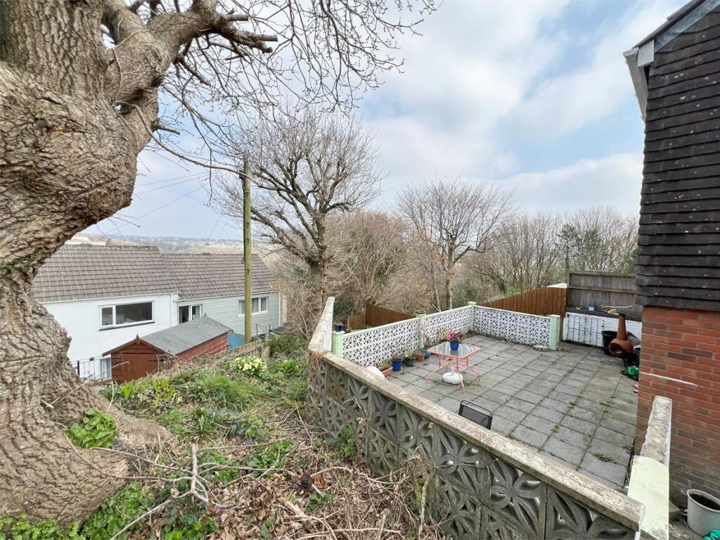 Bourne Close 24 - Garden 2 NEW.jpg