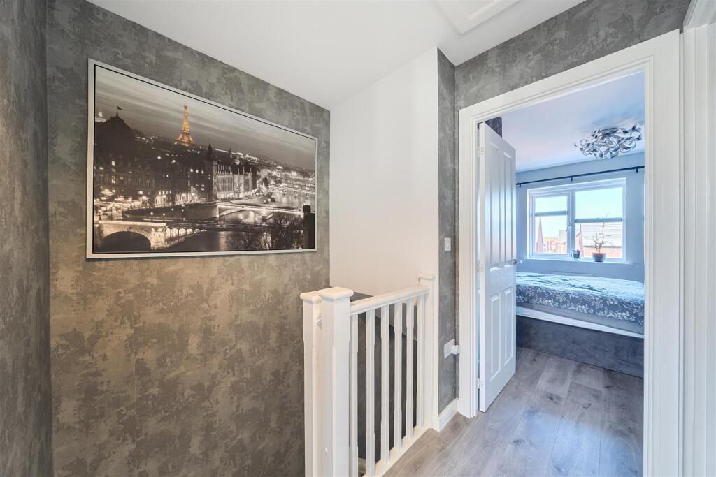 32 Ripon Way (8).jpg