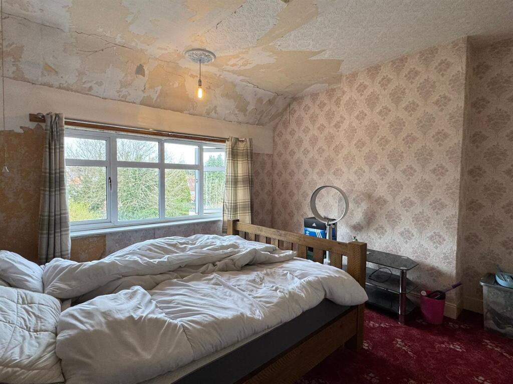 Second bedroom 1.jpg