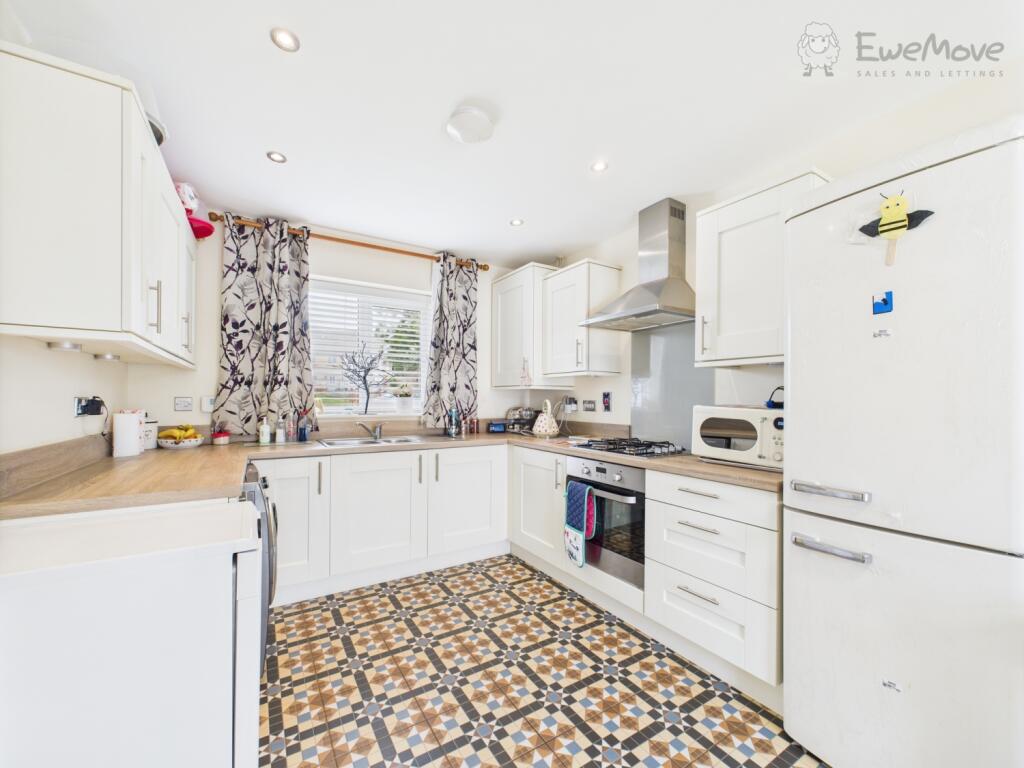 CAM03640G0-PR0046-STILL010