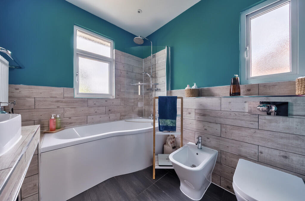 1314703-4-685a531...