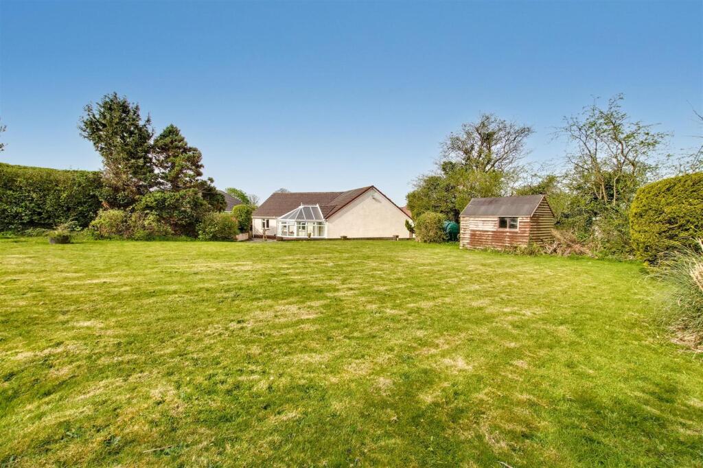 Rear lawn garden