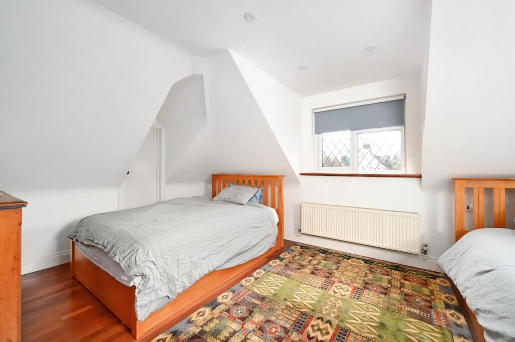 27 The Droveway BN3 (24).jpg