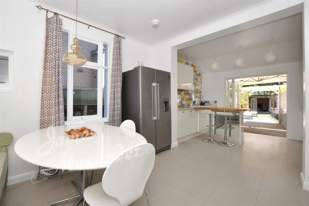 Kitchen breakfast room alt aspect