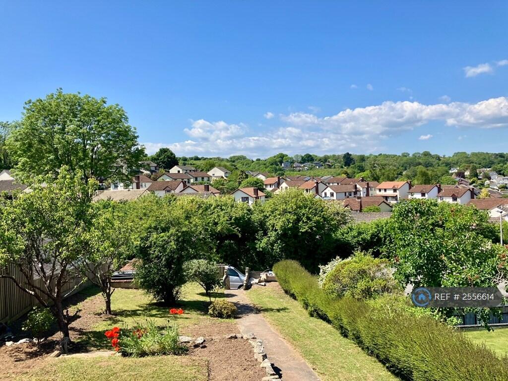 Front Garden &amp; Views 