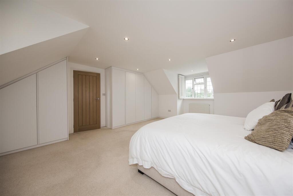 Built in wardrobes and Eves Storage