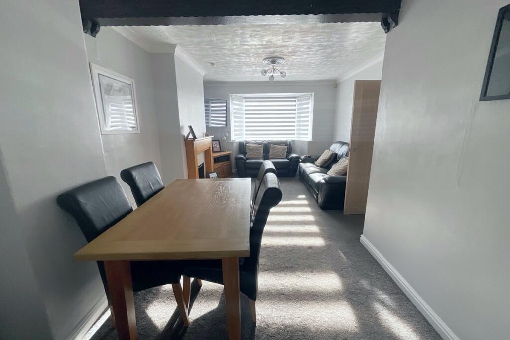 living room/diner