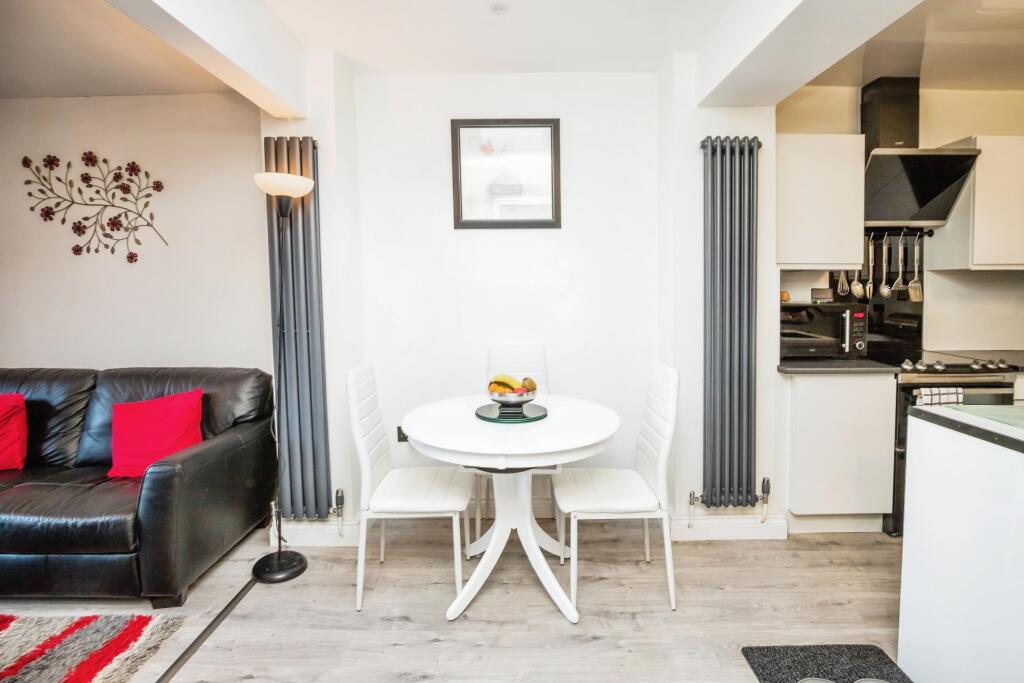 Lounge / Kitchen