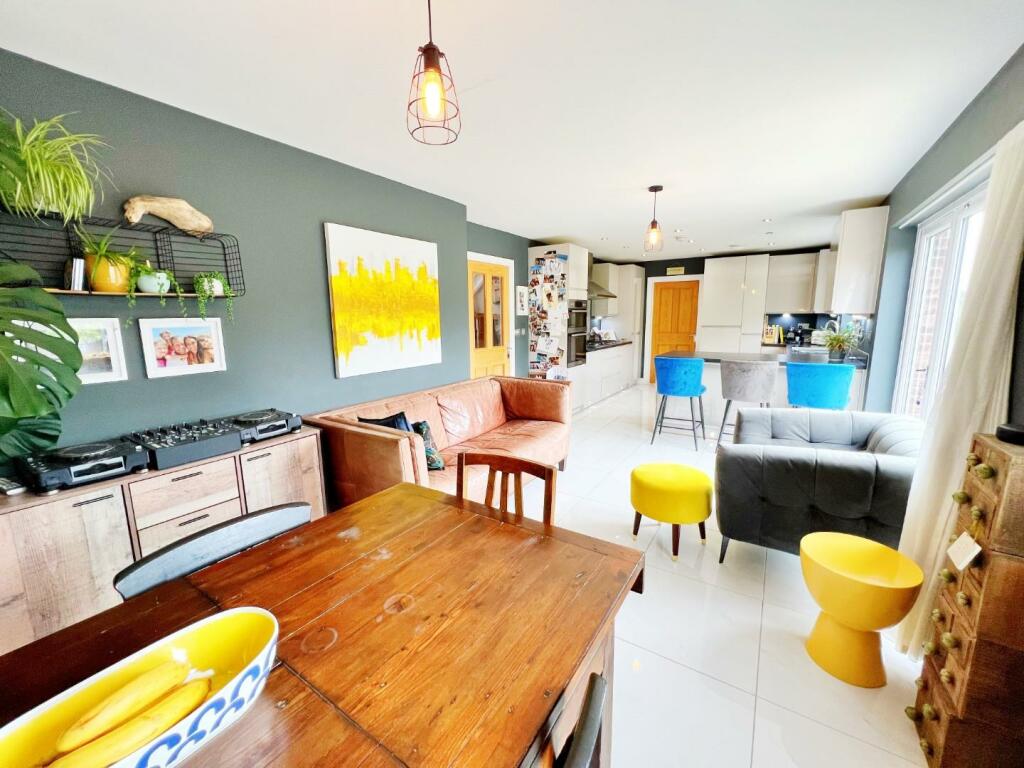 Kitchen Diner pic 8.jpg