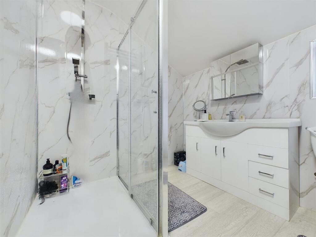 Family Shower Room