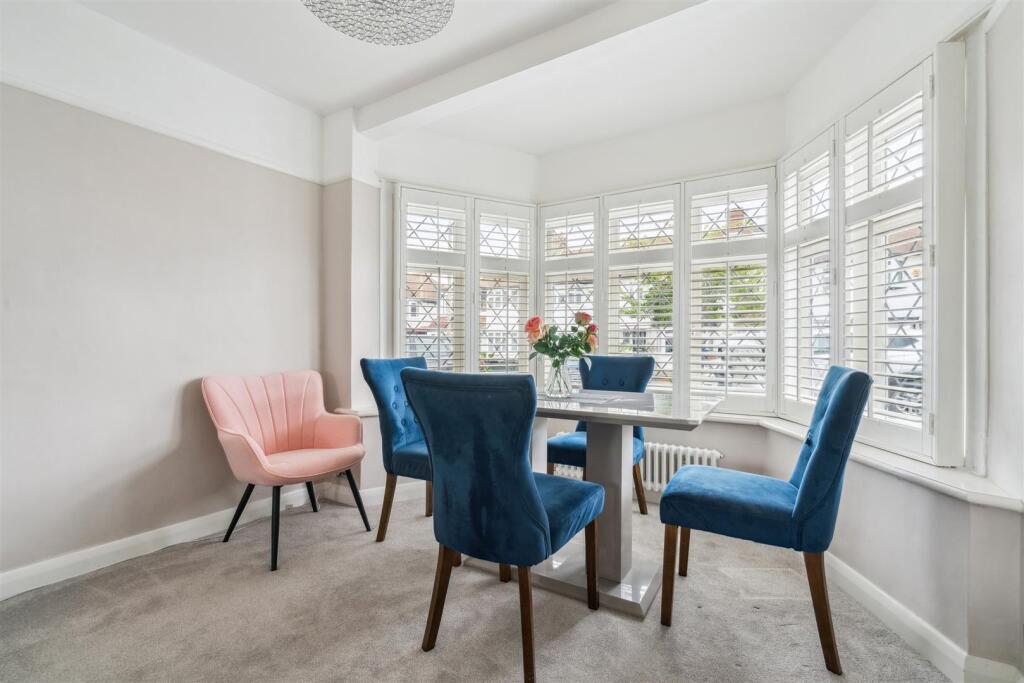 131 Aragon Road, SM4 Reception 4.jpg