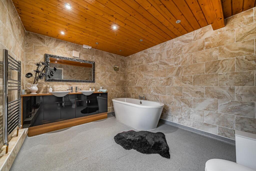 Groundfloor Bathroom.jpg