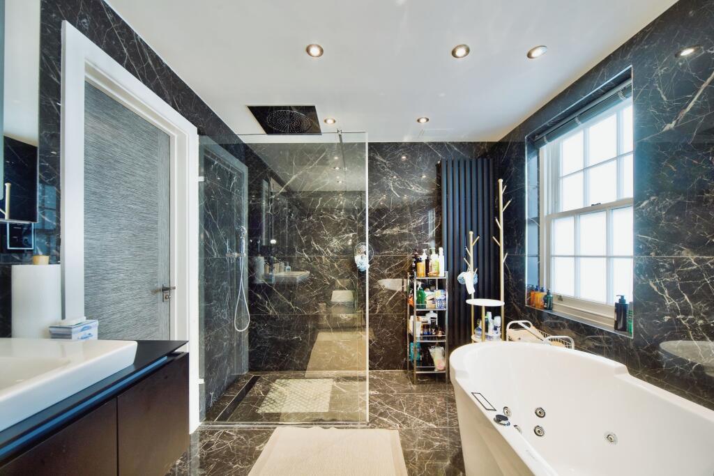 11 Squires Mount, Hampstead, London, NW3 1ED