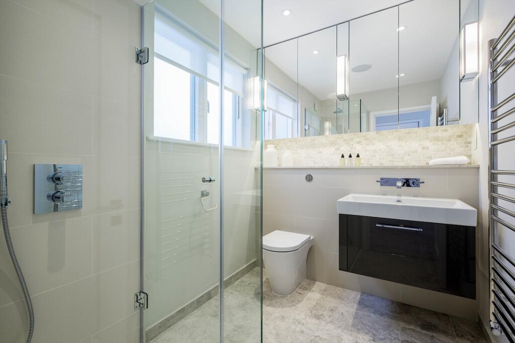 KFH-16 Queens Mew...