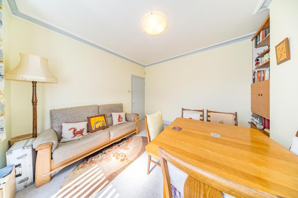 37 Stanley Road lounge.jpg