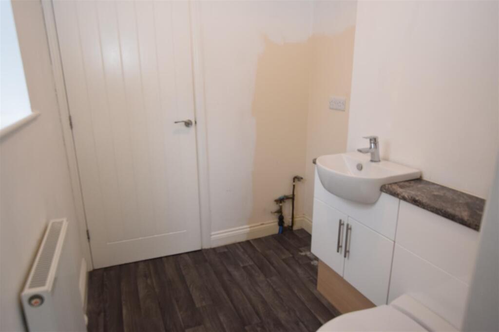 UTILITY CLOAKROOM