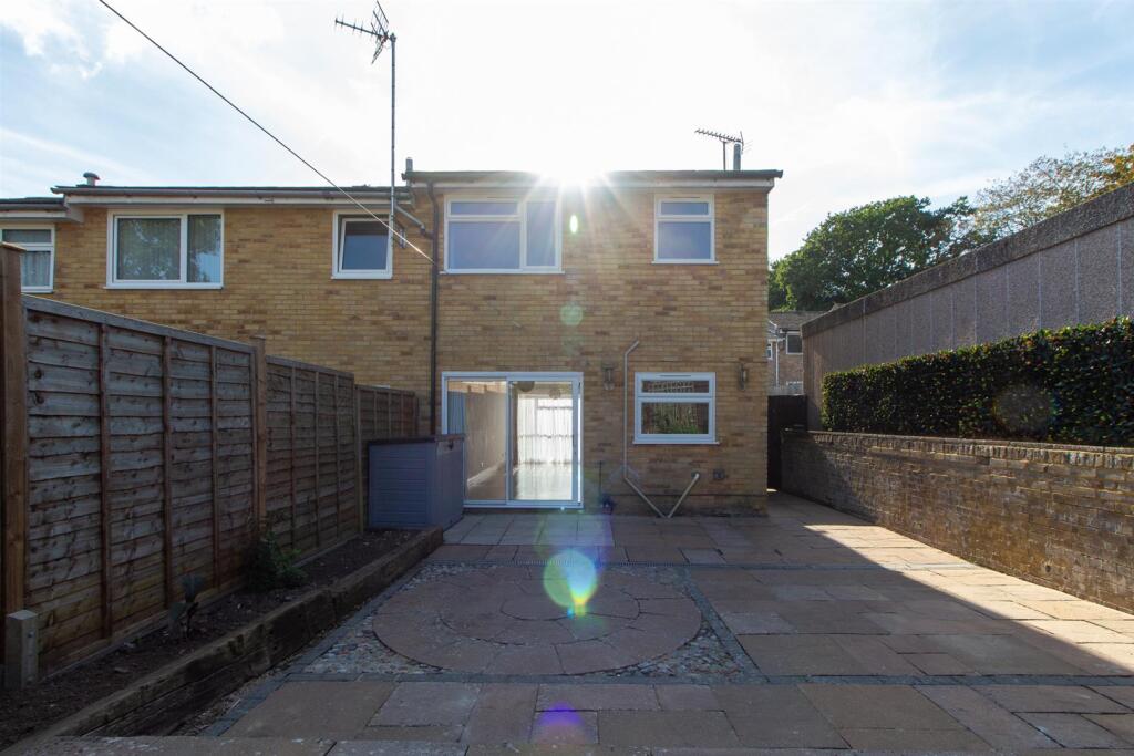 159 Hoblands - garden-2.jpg