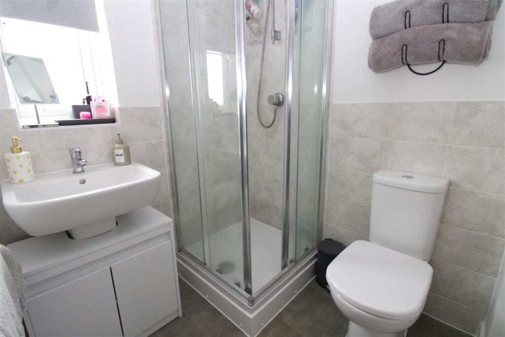 ensuite.JPG
