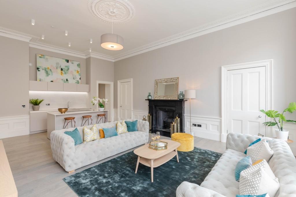 Kitchen / Lounge